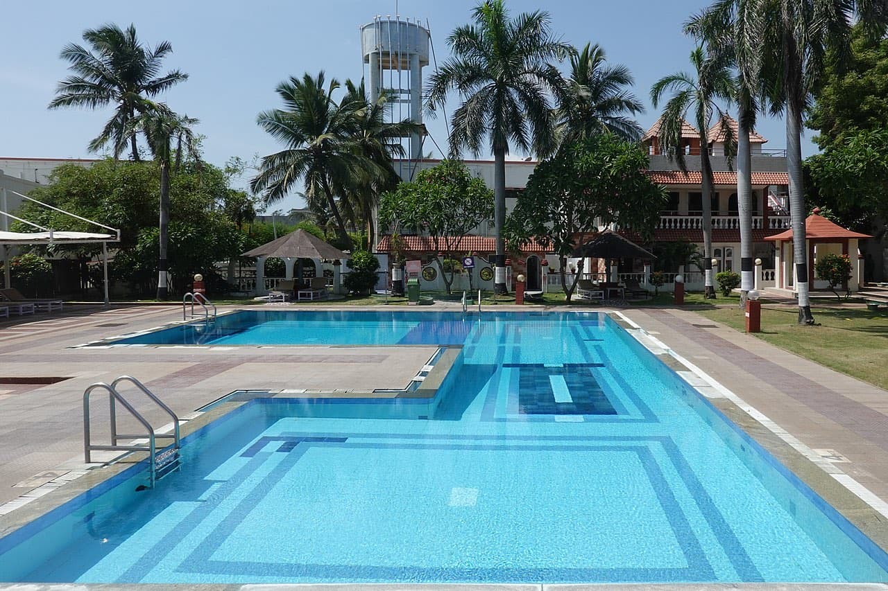 April 2026: pool-party season opens as the heat rolls in